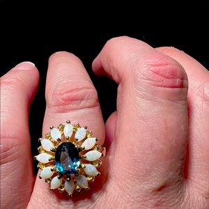 STUNNING BLUE TOPAZ RING WITH 12 OPALS IN 14KT